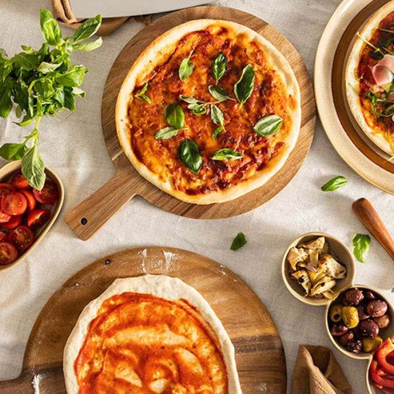 Acacia Wood Pizza Set with Cutter