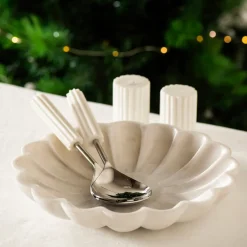 Bowl Round with Scalloped Edge