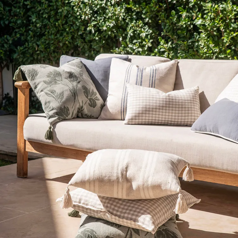 Cushion Jacquard Florals with Natural Tassels